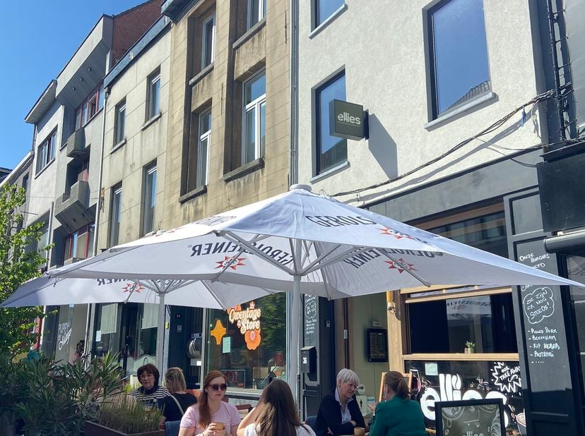 Horecapand onmiddellijk beschikbaar.&lt;br /&gt;
2 jaar geleden volledige renovatie uitgevoerd, afwerking tot in de puntjes en instapklaar.&lt;br /&gt;
&lt;br /&gt;
Ide